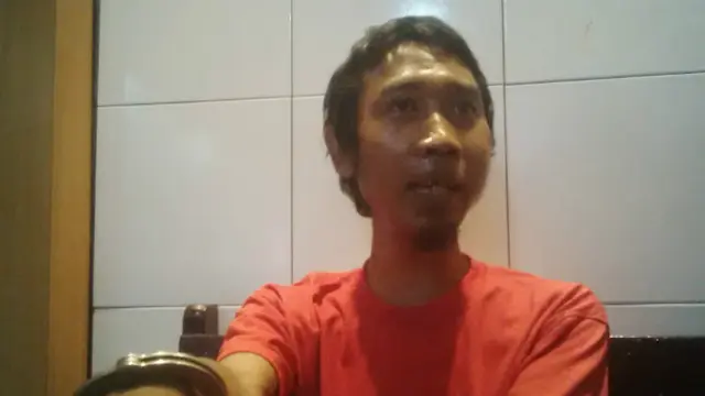Ayah Banting Anak di Surabaya