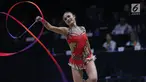 Pesenam Indonesia, Nabila Evandestiera saat laga nomor pita penyisihan senam ritmik putri Asian Games 2018 di JIEXPO Kemayoran, Jakarta, Senin (27/8). Nabila Evandestiera hanya mampu mengumpulkan 36,350 poin. (Liputan6.com/Helmi Fithriansyah)