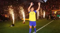 Pemain yang identik dengan selebrasi 'siu' ini disambut sangat meriah oleh Al Nassr. Ronaldo berujar kariernya di Eropa sudah selesai dan ia ingin tantangan baru di Asia. Al Nassr menjadi klub yang bakal merasakan jasa Ronaldo dalam upaya mencari tantangan baru. (Liputan6.com/IG/cristiano)