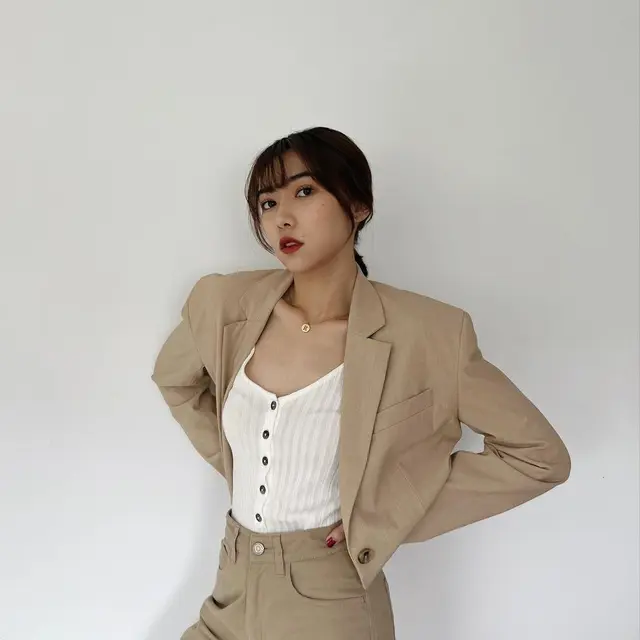 6 Potret Terbaru Isyana Sarasvati Disebut Kurus, Penampilannya Bikin Pangling