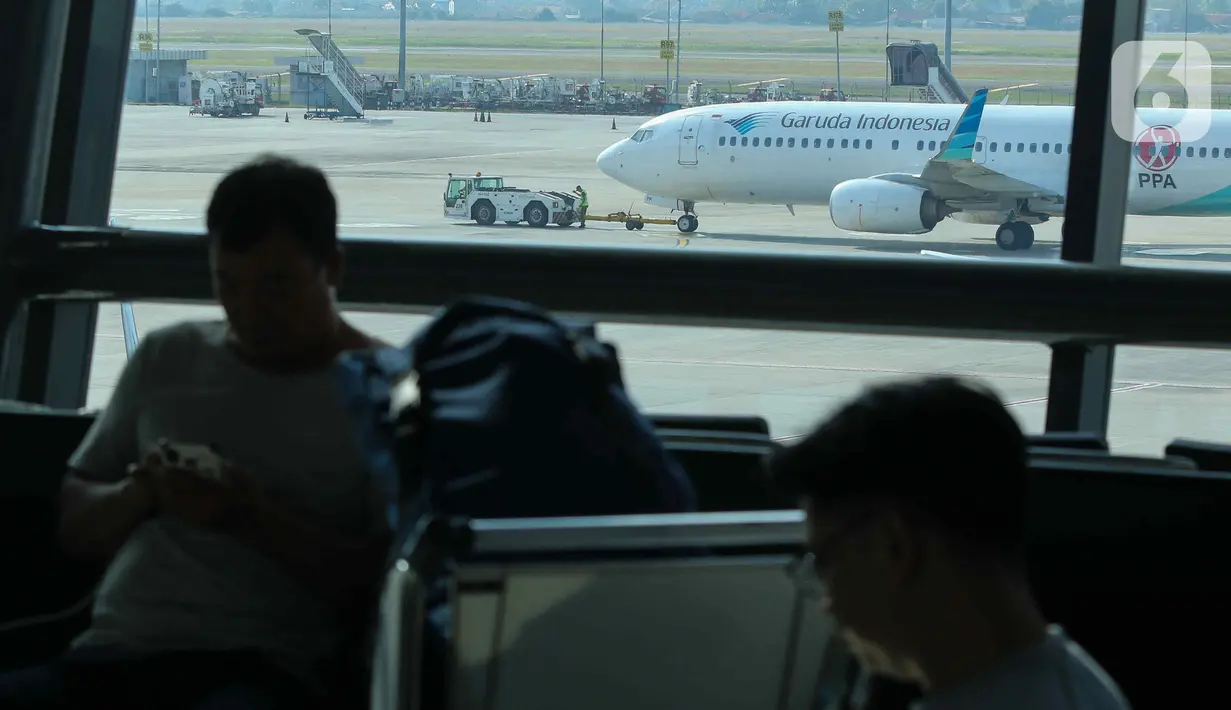 Adanya dua kali pungutan pajak yaitu PPn ketika mengisi bahan bakar dan pajak pembelian tiket, juga mendorong harga tiket pesawat domestik di Indonesia mahal. (Liputan6.com/Herman Zakharia)