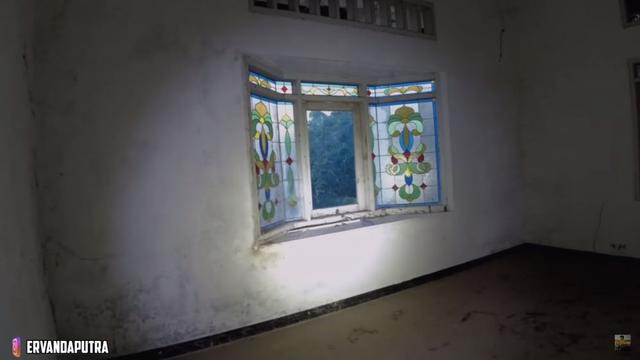 7 Potret Rumah Suzzanna yang Terbengkalai 10 Tahun, Seram Bikin Merinding