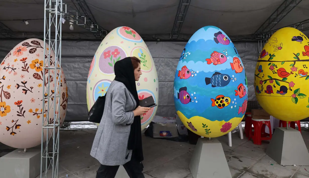 Nowruz adalah sebuah perayaan tradisional musim semi orang-orang Persia, yang dimulai dengan awal musim semi, bertepatan dengan 21 Maret. (ATTA KENARE/AFP)