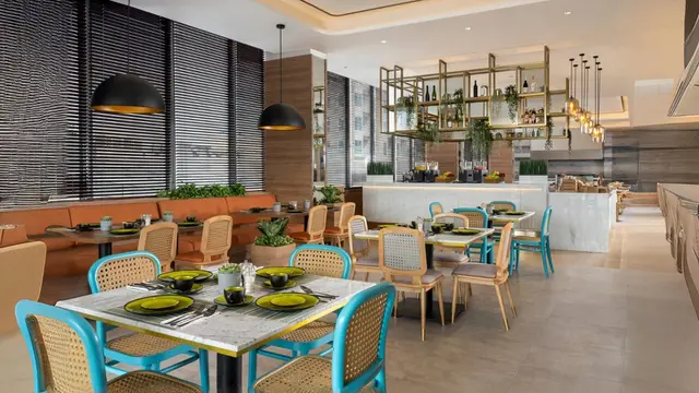 Hadirnya Veranda Baru, Hilton Garden Inn Jakarta Taman Palem Menghidupkan Suasana Baru dengan Panorama Kota yang Memukau (Hilton Garden Inn)