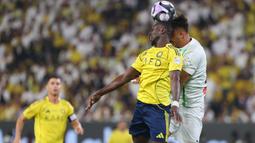 Sadio Mane menjadi pencetak gol lain dalam laga tersebut. Mane sukses menggetarkan gawang Al-Najma dua kali pada menit ke-45+9 dan ke-90+5. (AFP/Fayez Nureldine)