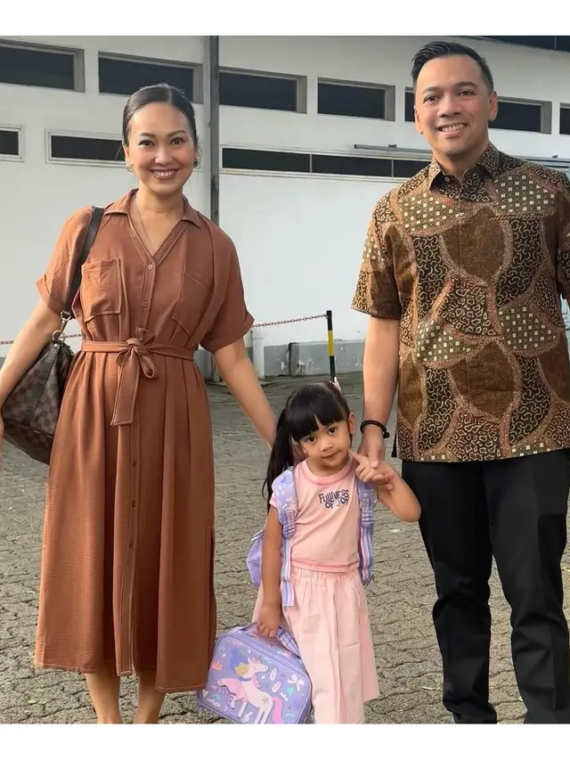 7 Potret Artis Antar Anak di Hari Pertama Sekolah, Bangga Penuh Keceriaan