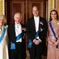 Foto keluarga Kerajaan Inggris, yakni Raja Charles III, Ratu Camilla, Pangeran William dan Kate Middleton, di sela Resepsi Diplomatik di Istana Buckingham. (dok. Chris Jackson/Instagram @theroyalfamily/https://www.instagram.com/p/C0fJgPCs8kM/?img_index=1/Dinny Mutiah)