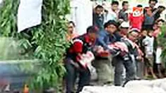 Gara-gara kurang memerhatikan faktor keamanan penonton, seorang bocah ditabrak salah seorang pembalap motor. Peristiwa di ajang kejuaraan motor Pinrang, Sulsel, ini juga mencederai pembalapnya.