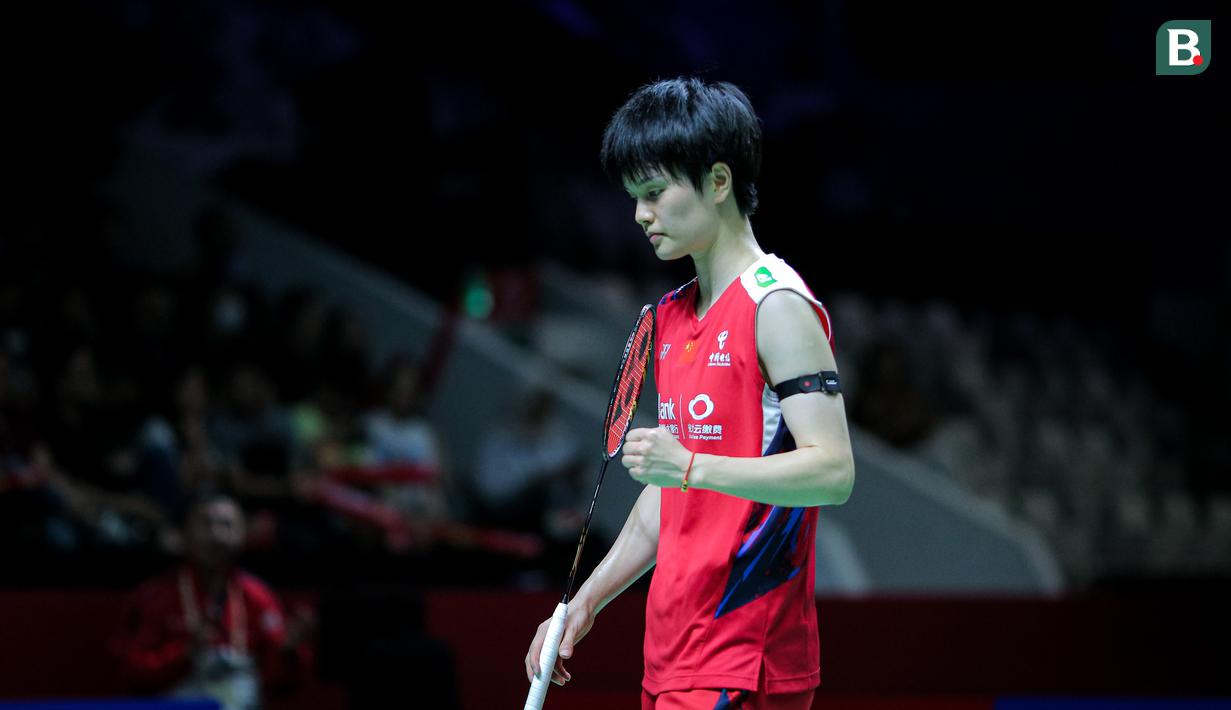 Pebulu tangkis tunggal putri China, Wang Zhi Yi melakukan selebrasi setelah mencetak poin ke arah wakil Indonesia, Gregoria Mariska Tunjung pada babak perempat final Indonesia Open 2024 di Istora, Senayan, Jakarta, Jumat, (07/06/2024). (Bola.com/Bagaskara Lazuardi)