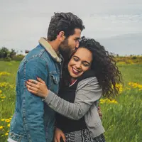 ilustrasi pasangan bahagia/Photo by Chermiti Mohamed on Unsplash