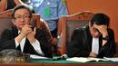 Kuasa hukum RJ Lino Maqdir Ismail (kiri) saat sidang praperadilan yang diajukan mantan Direktur Utama PT Pelindo II RJ Lino di Pengadilan Negeri Jaksel, Selasa (26/1). Hakim menolak permohonan praperadilan yang diajukan RJ Lino (Liputan6.com/Yoppy Renato)