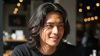 7 Model Rambut Pria Wolf Cut Panjang 2025, Tampil Stylish dan Berkarakter