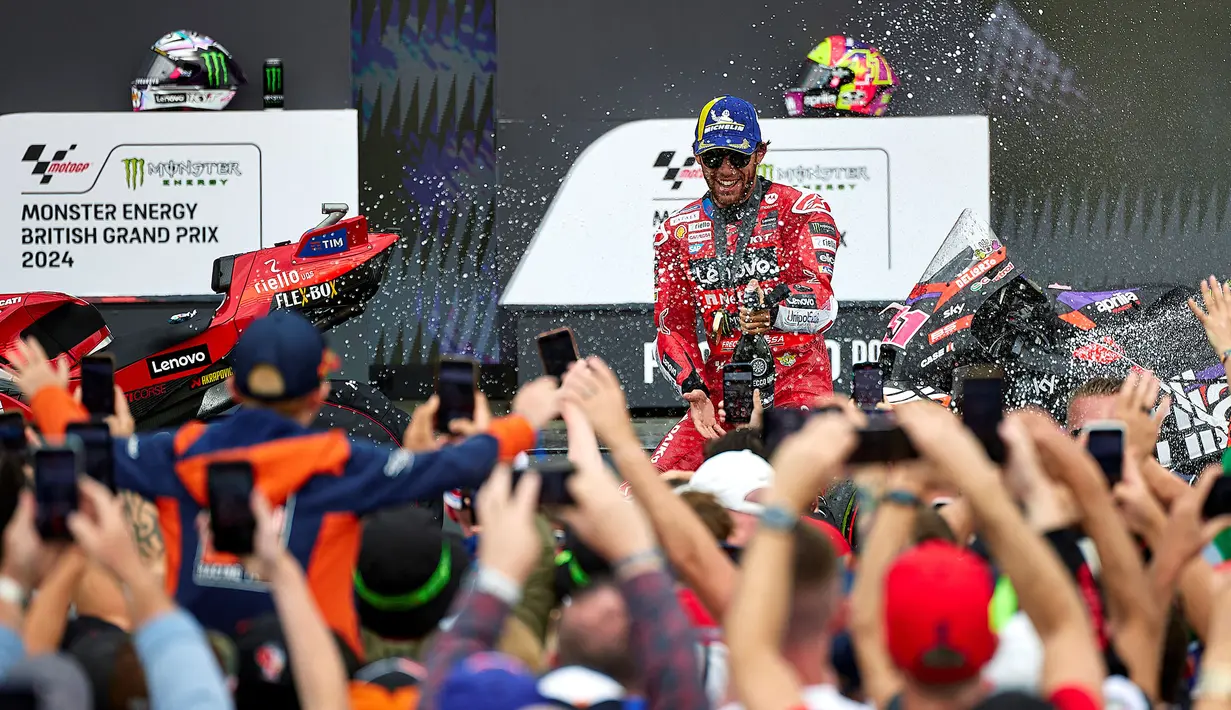Kemenangan ini membawa Enea Bastianini naik satu tingkat ke posisi ketiga klasemen sementara. (BENJAMIN CREMEL/AFP)