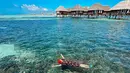 Keseruannya benar-benar terlihat, tanpa ragu ia menampilkan kebahagiaanya berenang di laut lepas Maldives. [Foto: Instagram/ Tasya Farasya]