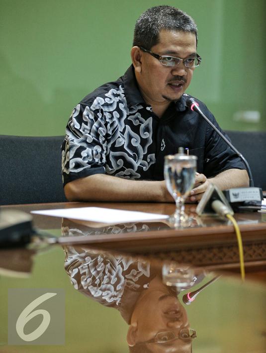 Wakil Ketua Sementara KY Farid Wajdi memberikan keterangan pers di Jakarta, Kamis (4/2). KY kembali menerima usulan calon hakim agung Tahun 2016 untuk pengisian kekosongan jabatan hakim agung sejumlah 8 orang. (Liputan6.com/Faizal Fanani)