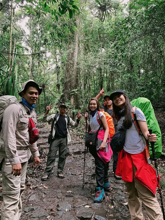 7 Momen Pendakian Pertama Febby Rastanty di Gunung Gede Pangrango
