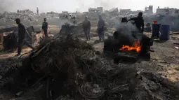 Ini untuk membantu sesama di tengah kelangkaan bahan bakar mniyak akibat perang antara Israel dan Hamas yang berkepanjangan. (BASHAR TALEB/AFP)