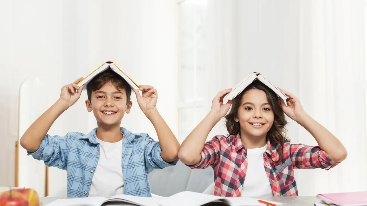7 Tips Jitu Agar Anak Mudah Berteman dan Supel di Sekolah (photo by freepik.com)