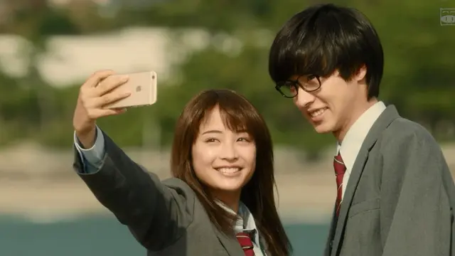 Suzu Hirose dan Kento Yamazaki dalam film drama Jepang Your Lie in April. (Foto: Toho via IMDb)