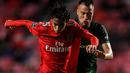 Gelandang Benfica, Joao Felix menggiring bola dari kejaran gelandang CS Maritimo, Josip Vukovic selama pertandingan Liga Portugal di stadion Luz pada 22 April 2019. Joax Felix memulai karier di Os Pestinhas pada 2007, sebelum pindah ke Porto dua bulan kemudian. (AFP Photo/Patricia De Melo Moreira)