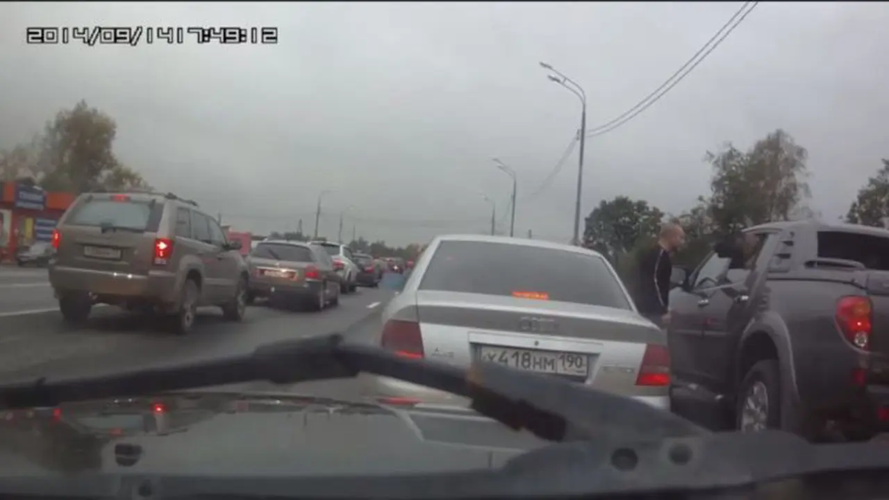 Beginilah Cara Ampuh Hadapi Amarah Pengemudi Lain Saat Macet