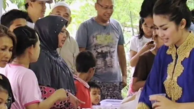 Ketika Fitri Carlina `Jualan` Takjil di Rumahnya
