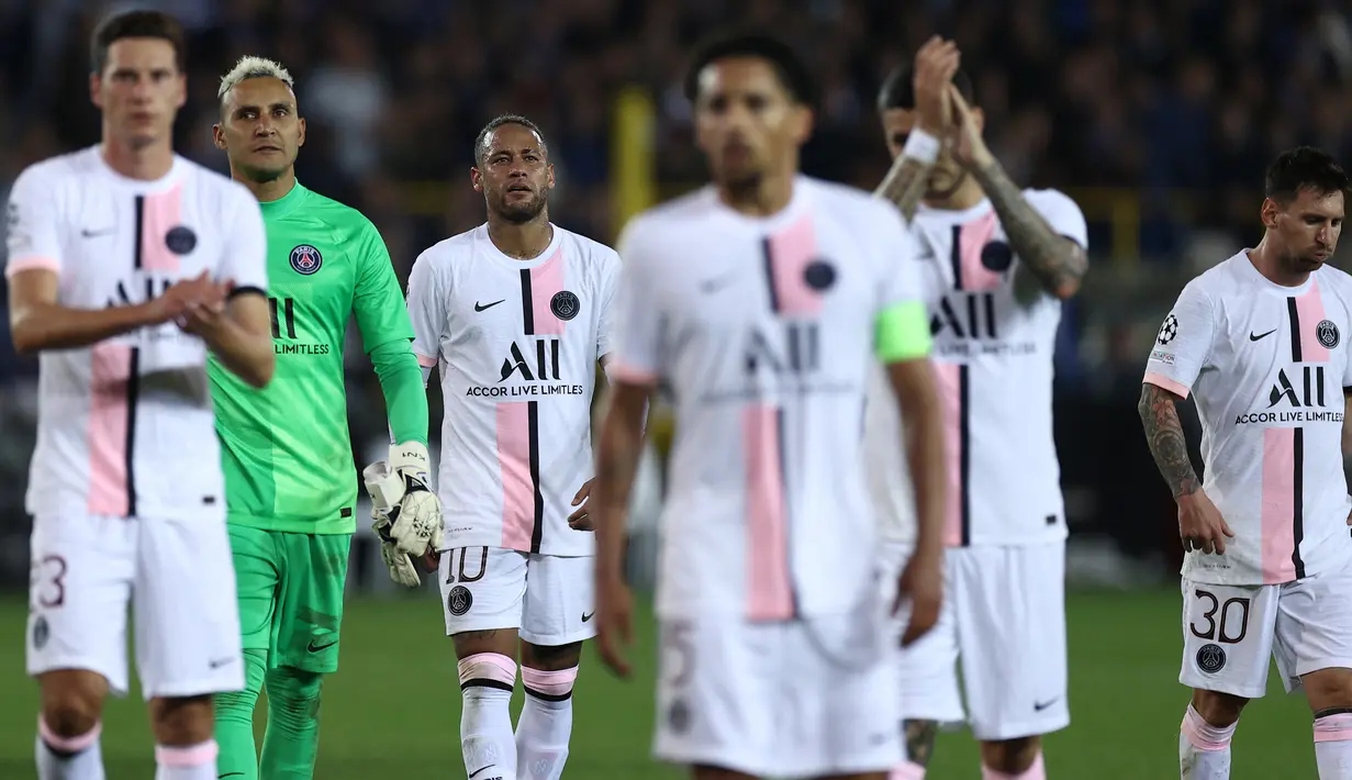 Hingga peluit akhir dibunyikan, skor 1-1 tetap bertahan. PSG dan Brugge sementara menempati posisi 2 dan 3 di klasemen Grup A dengan 1 poin, sementara pucuk klasemen dikuasai Manchester City yang menang 6-3 atas RB Leipzig. (Foto: AFP/Kenzo Tribouillard)