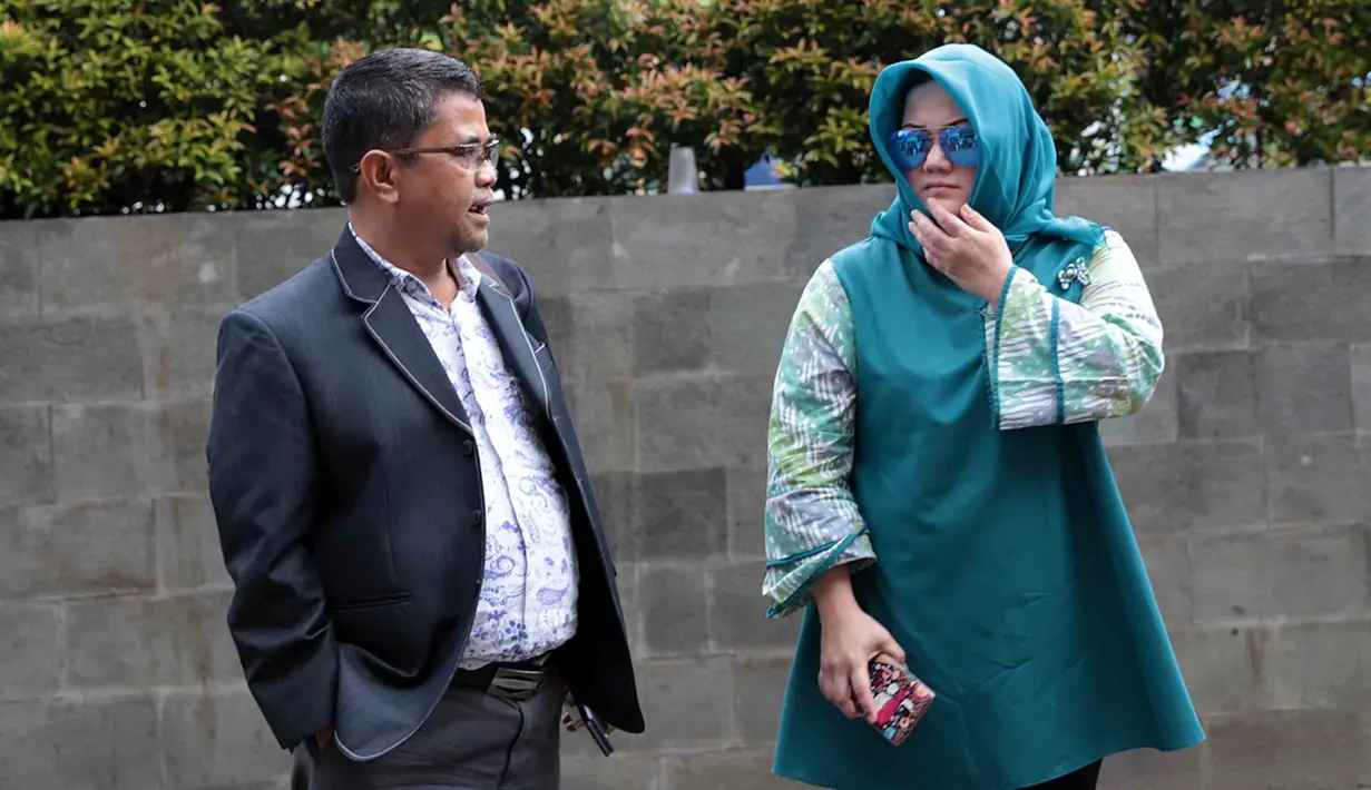 Ridho Rhoma penyanyi dangdut Menunggumu, sedang tersangkut kasus narkoba. Anak raja dangdut Rhoma Irama itu ditangkap saat hendak turun di salah satu hotel di Daan Mogot, Jakarta Barat Sabtu (25/3). (Deki Prayoga/Bintang.com)