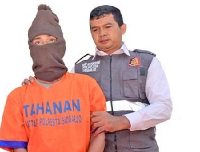 Tersangka Zainul yang diduga memperkosa mantan pacarnya. (GUNTUR IRIANTO/RADAR SIDOARJO)