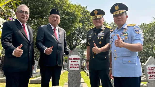 Gubernur Olly Dondokambey Ziarah ke TMP Kalibata