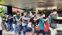 Belasan pelajar Tangerang kedapatan hendak berangkat ke Jakarta ingin bergabung dalam aksi unjuk rasa mahasiswa di Istana Negara.
