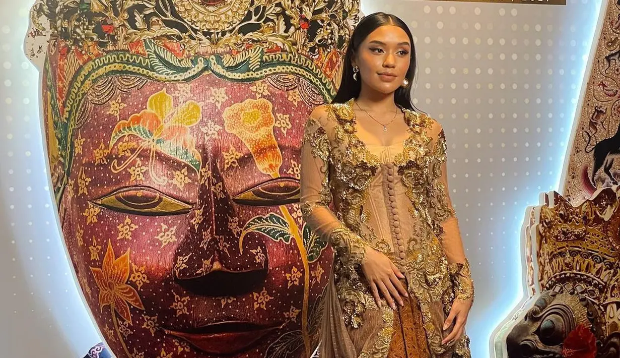 Kebaya cokelat dengan permainan payet yang memikat (Foto: Instagram @lulalahfah)
