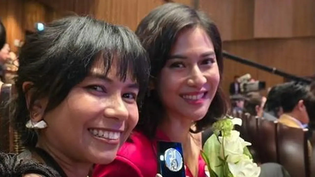 Gadis Kretek Menang di Seoul International Drama Awards 2024. (Instagram/ kamilandini - therealdisastr)