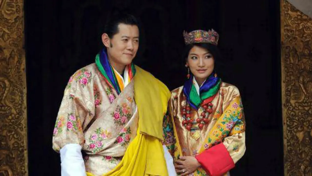 Raja Jigme dan Jetsun Pema yang saat ini menjadi Ratu paling muda di dunia