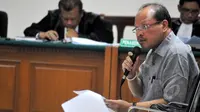 Mantan Ketua Komisi VII DPR Sutan Bhatoegana menjalani sidang dengan agenda eksepsi di Pengadilan Tindak Pidana Korupsi (Tipikor), Jakarta, Senin (20/4/2015). (Liputan6.com/Yoppy Renato)