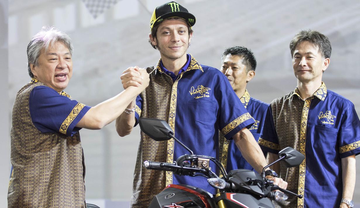 Valentino Rossi saat peluncuran motor baru Yamaha, Xabre, di The Mulia Resort, Bali, Selasa (26/1/2016). (Bola.com/Vitalis Yogi Trisna)