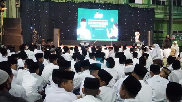 Acara Istighosah dan Sholawat Akbar di Kabuaten Jombang yang digelar Sahabat Ganjar dihadiri santriwan dan santriwati dari Pondok Pesantren Darul Huda di Kecamndok Pesantren Darul Huda di Kecamatan Wonodadi, Kabupaten Blitar, Selasa (26/7/2022) (Istimewa)