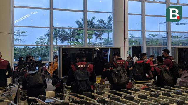 Sejumlah cabor dari Kontingen Indonesia telah tiba di Hanoi, Vietnam. (Bola.com/Muhammad Adiyaksa).
