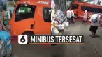 Sebuah minibus berwarna merah  tersesat hingga puncak makam Sunan Muria, Kudus, Jawa Tengah.