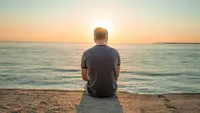 Ilustrasi merenung, berpikir, diri sendiri, tenang, kalem. (Photo by Erwann Letue on Unsplash)