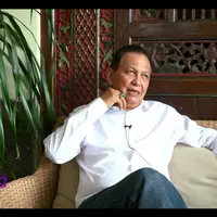 Tak banyak aktor sengkatan Roy Marten yang masih eksis hari ini. Sementara Roy sendiri di usia kepala enam masih masuk nominasi ajang penghargaan bergengsi.