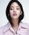 Minji, anggota NewJeans yang dikenal dengan pesona anggun dan keindahan klasiknya, kini menjadi wajah baru dalam kampanye koleksi makeup CHANEL CAM&Eacute;LIA FUTURA 2025. [Dok/Chanel].