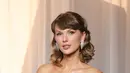 Taylor Swift tampil memukau dengan platinum set 32.40-carats berlian, cincin 18k gold set dengan berlian 5.78-carats  dan bracelet platinum set dengan 5.04 berlian carats, kesemuanya daroi the Haute Joaillerie Collection. / Foto: dok Chopard.