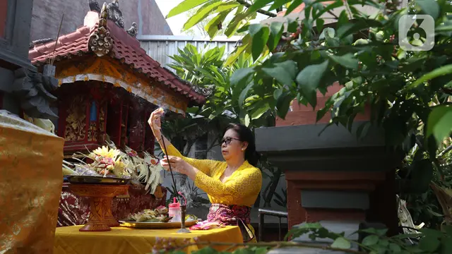 FOTO: Perayaan Hari Raya Galungan Umat Hindu di Bekasi Utara