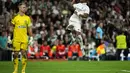 Penyerang Real Madrid, Rodrygo melompat untuk merayakan mencetak gol kedua timnya ke gawang Celtic selama pertandingan Grup F Liga Champions di stadion Santiago Bernabeu di Madrid, Spanyol, Kamis (3/11/2022). Hasil ini memastikan Madrid lolos ke babak 16 besar Liga Champions dengan status juara Grup F. E
(AP Photo/Manu Fernandez)