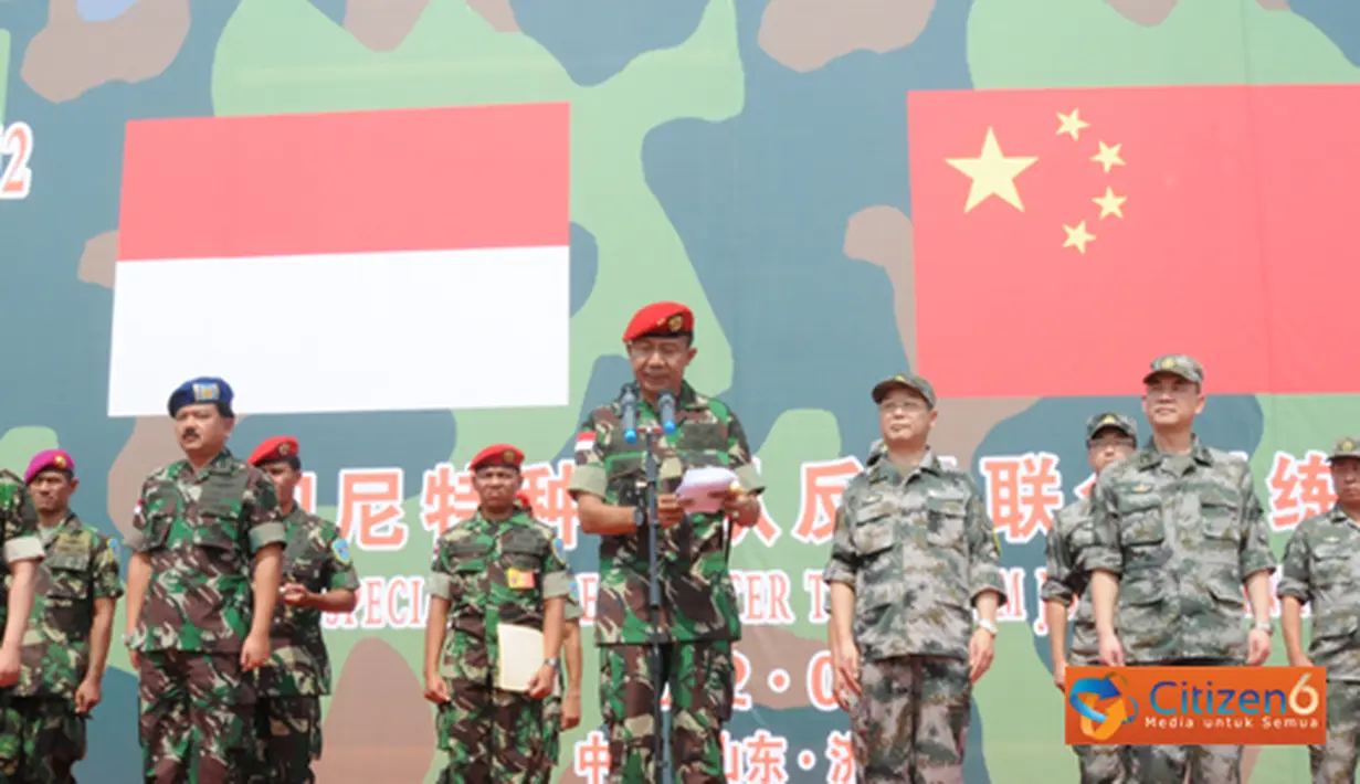 Citizen6, China: Danjen Kopassus Mayjen TNI Wisnu Bawa Tenaya dan Kepala Staf Kodam Jinan (China) Mayjen Ma Qiu Xing secara resmi membuka Latma Sharp Knife Ke - 2 2012, di Pangkalan Latihan Terpadu Jinan China, Selasa (3/7). (Pengirim: Badarudin Bakri).