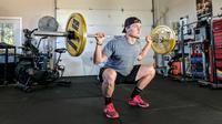 How to gain muscle at home. (Photo: Sam Sabourin/Unsplash)