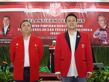 Ketua Umum PKPI Diaz Hendropriyono (kanan) saat pelantikan pengurus DPN PKPI periode 2018-2024 di Jakarta, Rabu (30/5). Pelantikan tersebut dihadiri seluruh pengurus PKPI baru. (Liputan6.com/Immanuel Antonius)
