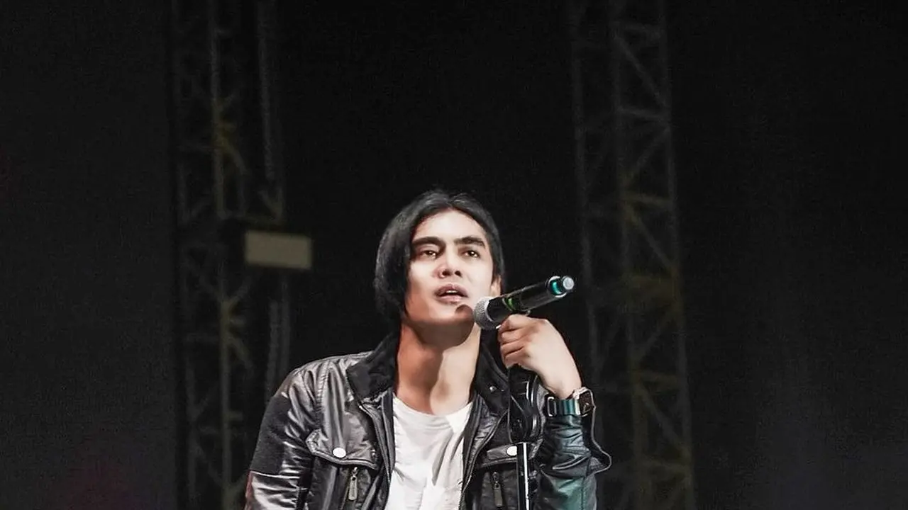 Charly Van Houten (https://www.instagram.com/p/Cpc3AkbBeKa/)