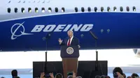Donald Trump mengunjungi pabrik Boeing. (Reuters)